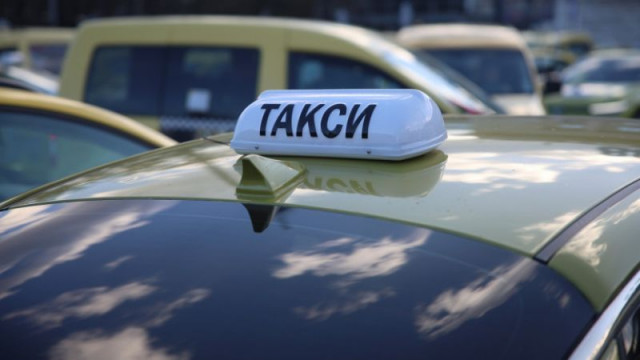 Арестуваха двама за кражба на 9000 лв от таксиметров автомобил